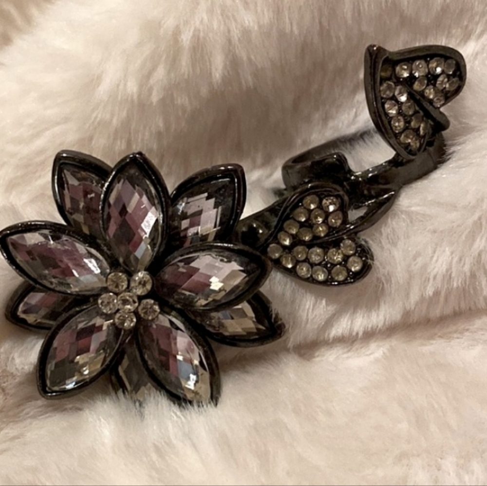 Flower and leaf Double finger ring - Picture 1 of 3